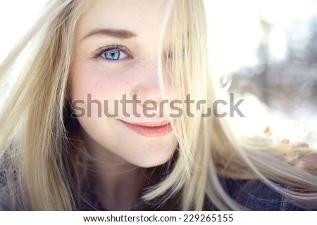 blonde teen o Blonde teen o