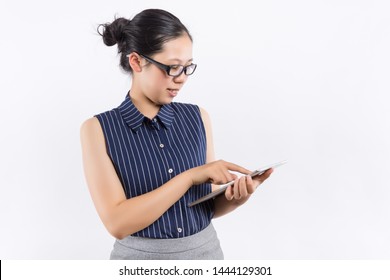 Beautiful Young Business Woman With Ipad On White Background