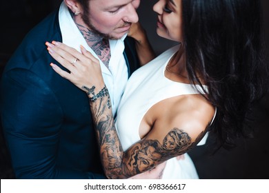 https://image.shutterstock.com/image-photo/beautiful-young-couple-posing-on-260nw-698366617.jpg
