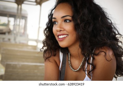 Imagenes Fotos De Stock Y Vectores Sobre Girl Brown Curly Hair