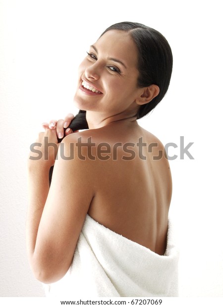 https://image.shutterstock.com/image-photo/beautiful-young-latin-woman-on-600w-67207069.jpg