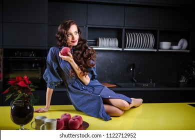 374,502 Beautiful woman kitchen Images, Stock Photos & Vectors ...