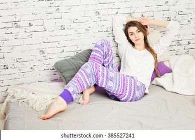 Teen women inpyjamas