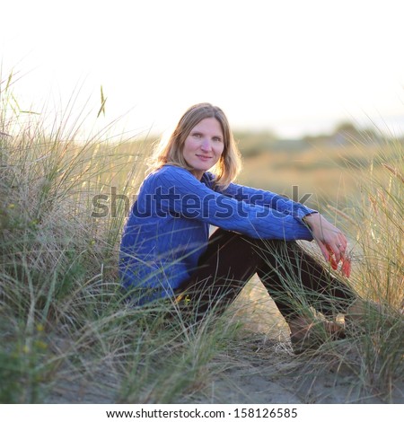 Foto Bild Portrait einer jungen Frau im Bambus Dschungel