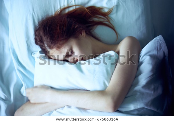 Beautiful Young Woman Sleeping Her Bed Stockfoto Jetzt