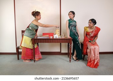 Beautiful young woman wearing traditional cultural dress of Malaysia malay Indian Chinese saree cheongsam Cik Siti Wan style Kembang Kemban