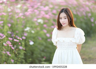 日本人女性 可愛い の写真素材 画像 写真 Shutterstock