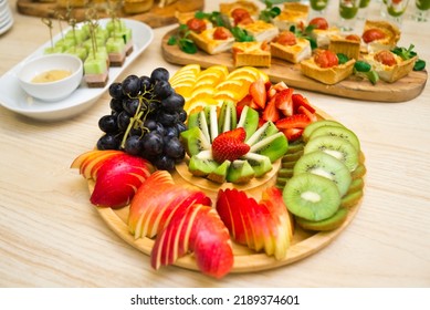 Beautifully Sliced Fruit, A Snack Of Sliced Fresh Ripe Fruit On A Wooden Round Tray