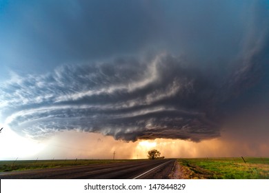 Beautifully structured supercell thunderstorm in American Plains