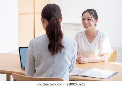 Beauty Advisor And Young Woman