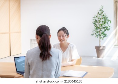 Beauty Advisor And Young Woman