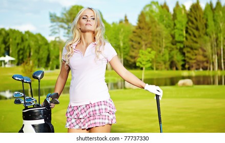 452 Beautiful blonde woman playing golf Images, Stock Photos & Vectors ...