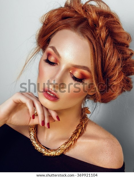 Modelo De Moda De Belleza Con Foto De Stock Editar Ahora 369921104 