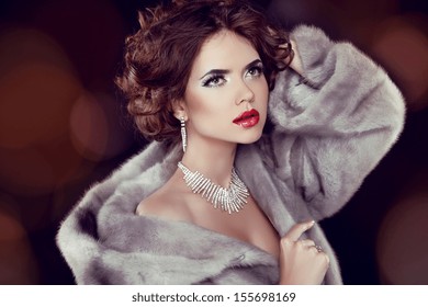 Beauty Fashion Model Woman In Mink Fur Coat. Winter Girl In Luxury Fur Coat And Diamond Jewelry Necklace 