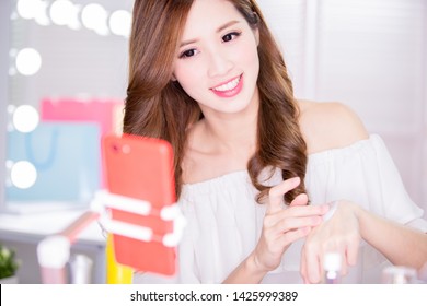 Beauty Female Fashion Internet Celebrity Woman Show Skin Care Products In Live Stream By Smartphone