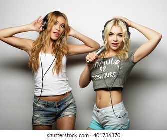 Beauty Girls Microphone Singing Dancing Stock Photo 401736370 