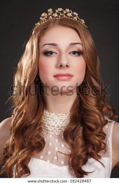 Beauty Jewelry Girl Portrait Red Hair Stockfoto Jetzt