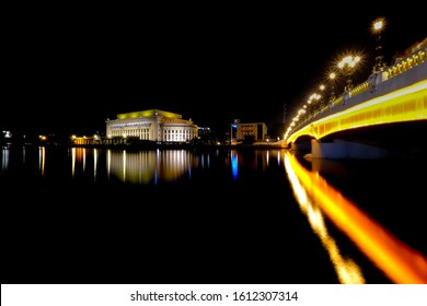 The Beauty Of Jones Bridge With Post Office In Manila