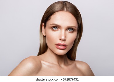 Beauty Portrait Of Model With Natural Make-up. Fashion Shiny Highlighter On Skin, Sexy Gloss Lips Make-up