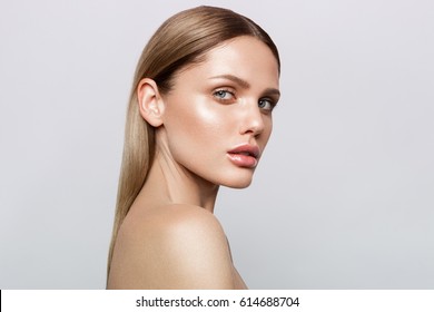 Beauty Portrait Of Model With Natural Make-up. Fashion Shiny Highlighter On Skin, Sexy Gloss Lips Make-up