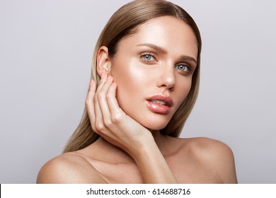 Beauty Portrait Of Model With Natural Make-up. Fashion Shiny Highlighter On Skin, Sexy Gloss Lips Make-up