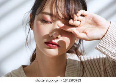 
Beauty Portrait Of Young Asian Women On Light And Shadow Background