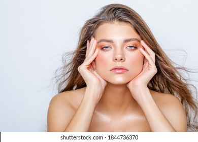 Beauty Portrait Of Young Caucasian Model With Natural Make-up. Fashion Shiny Highlighter On Skin, Gloss Lips Make-up. Wet Makeup.   Close-up.      