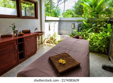 Beauty Salon Interior In Tropical Resort, Massage Bed In Spa Or Wellness Center On Beach. Inside Cosmetology Room In Indian Or Caribbean Style. Relax And Treatment Theme. Sri Lanka - Nov 4, 2017