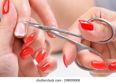 how to use manicure scissors