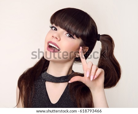 Beauty Teen Makeup Hairstyle Happy Brunette Stockfoto Jetzt