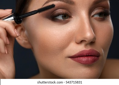 Beauty Woman Makeup. Closeup Of Beautiful Woman Applying Black Mascara On Eyelashes. Portrait Of Female Model With Smooth Healthy Skin, Sexy Make-up Using Cosmetic Brush On Eye Lashes. High Resolution - Shutterstock ID 543715831
