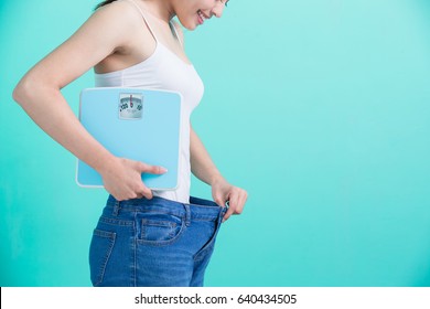 Beauty Woman With Slim Waist On The Green Background