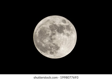 Beaver. Moon. Super full moon with dark background. Madrid. Spain. Europe. Horizontal Photo. 15. November. 2024. Supermoon. Sulfur. Conjunction. Venus. Jupiter. Eclipse. Stars. Night. Plenilunio. Half - Powered by Shutterstock