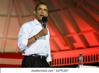 BEAVER, PA - AUGUST 29: Sen. Barack Obama campaigns in Beaver, PA, on August 29, 2008.