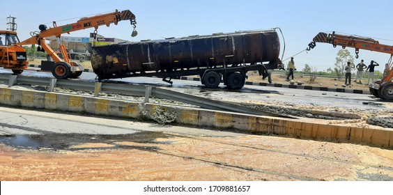 Beawar, Rajasthan, India - April 21, 2020: A Tanker Overturned In Road Accident On Delhi-Ahmedabad National Highway 8 Near Beawar. This Caused 40 Thousand Liters Palm Oil To Flow On Road.