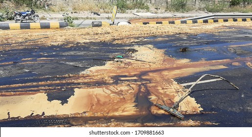 Beawar, Rajasthan, India - April 21, 2020: A Tanker Overturned In Road Accident On Delhi-Ahmedabad National Highway 8 Near Beawar. This Caused 40 Thousand Liters Palm Oil To Flow On Road.