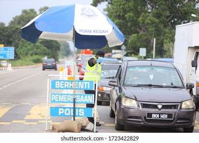 Bedong, Malaysia - April 23, 2020: Road Block By Royal Malaysia Police Supported With Malaysian Army And RELA During Movement Control Order To Prevent And Stop The Spread Of Covid-19 