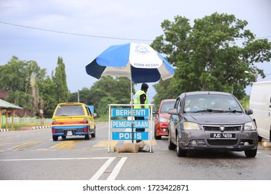 Bedong, Malaysia - April 23, 2020: Road Block By Royal Malaysia Police Supported With Malaysian Army And RELA During Movement Control Order To Prevent And Stop The Spread Of Covid-19 