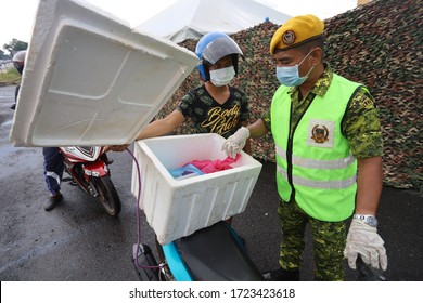 Bedong, Malaysia - April 23, 2020: Road Block By Royal Malaysia Police Supported With Malaysian Army And RELA During Movement Control Order To Prevent And Stop The Spread Of Covid-19 