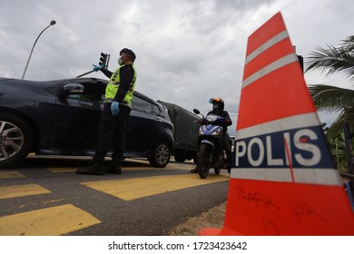 Bedong, Malaysia - April 23, 2020: Road Block By Royal Malaysia Police Supported With Malaysian Army And RELA During Movement Control Order To Prevent And Stop The Spread Of Covid-19 