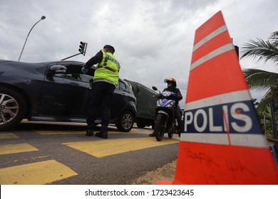 Bedong, Malaysia - April 23, 2020: Road Block By Royal Malaysia Police Supported With Malaysian Army And RELA During Movement Control Order To Prevent And Stop The Spread Of Covid-19 