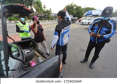 Bedong, Malaysia - April 23, 2020: Road Block By Royal Malaysia Police Supported With Malaysian Army And RELA During Movement Control Order To Prevent And Stop The Spread Of Covid-19 