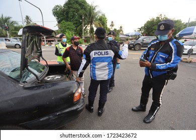 Bedong, Malaysia - April 23, 2020: Road Block By Royal Malaysia Police Supported With Malaysian Army And RELA During Movement Control Order To Prevent And Stop The Spread Of Covid-19 