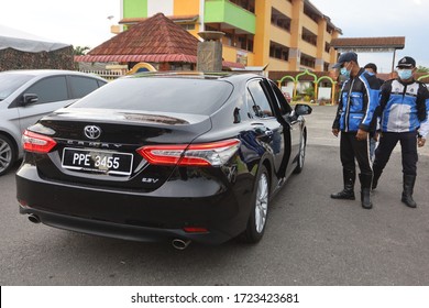 Bedong, Malaysia - April 23, 2020: Road Block By Royal Malaysia Police Supported With Malaysian Army And RELA During Movement Control Order To Prevent And Stop The Spread Of Covid-19 