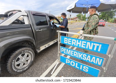 Bedong, Malaysia - April 23, 2020: Road Block By Royal Malaysia Police Supported With Malaysian Army And RELA During Movement Control Order To Prevent And Stop The Spread Of Covid-19 