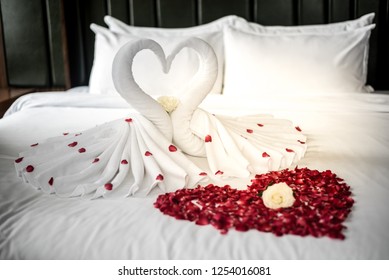 Bedroom Married Couple White Towels Folded Stock Photo 1254016090 ...