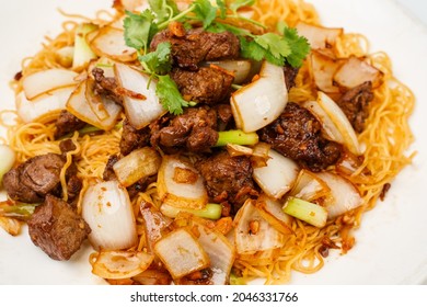 Beef Chunks With Onion And Fries