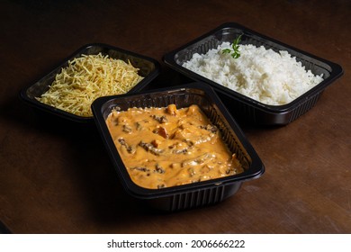 beef stroganoff with rice and potato chips