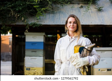 2,729 Woman Beekeeper Images, Stock Photos & Vectors | Shutterstock