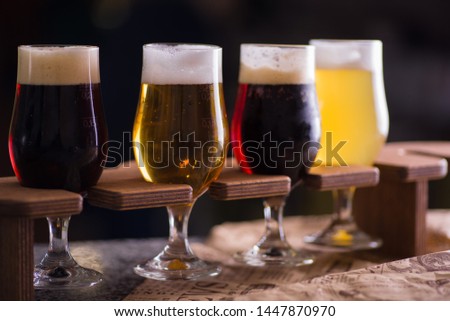 
beer set
light dark in glasses